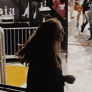 Meet your Posher, Lauren